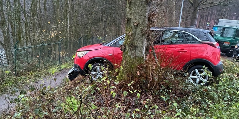FW-RS: PKW droht in Eschbachtalsperre zu stürzen - Foto: presseportal.de