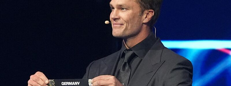 Tom Brady zieht das deutsche Los. - Foto: Jacquelyn Martin/AP/dpa
