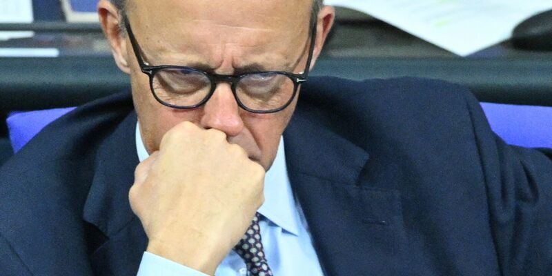 Die Rente ist durch - was kommt nun als nächstes auf den Kanzler zu? - Foto: Christophe Gateau/dpa