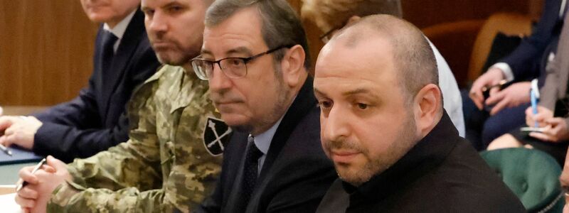 Die USA und die Ukraine beraten weiter über Eckpunkte eines Friedensplans. (Archivbild) - Foto: Terry Renna/AP/dpa