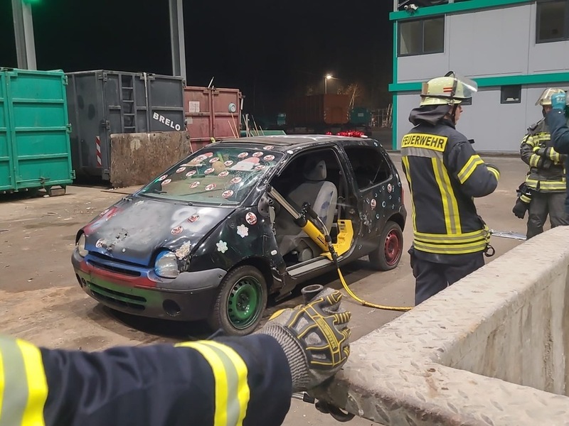 FW-AR: Umfangreiche TH-Übung des Löschzugs Hüsten auf dem Gelände der Firma Deimann - Foto: presseportal.de