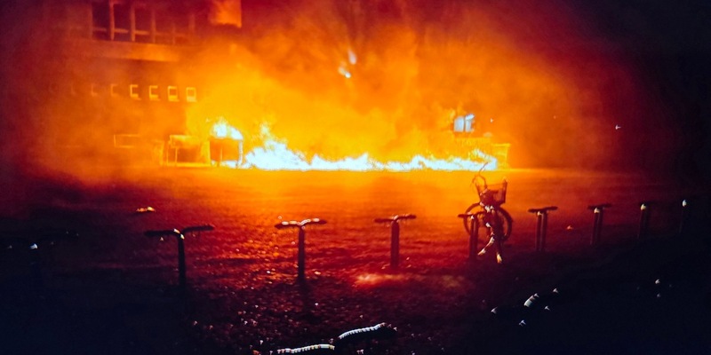 FW Datteln: Erneut brennende Mülltonnen am Comenius Gymnasium Datteln - Foto: presseportal.de