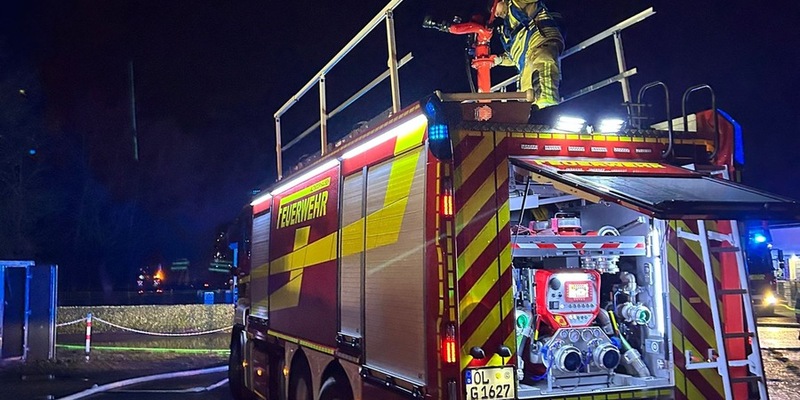FW-OLL: Unterstützungseinsatz im Landkreis Cloppenburg - Großtanklöschfahrzeuge aus Ahlhorn und Altmoorhausen im nächtlichen Pendelverkehr eingebunden - Foto: presseportal.de