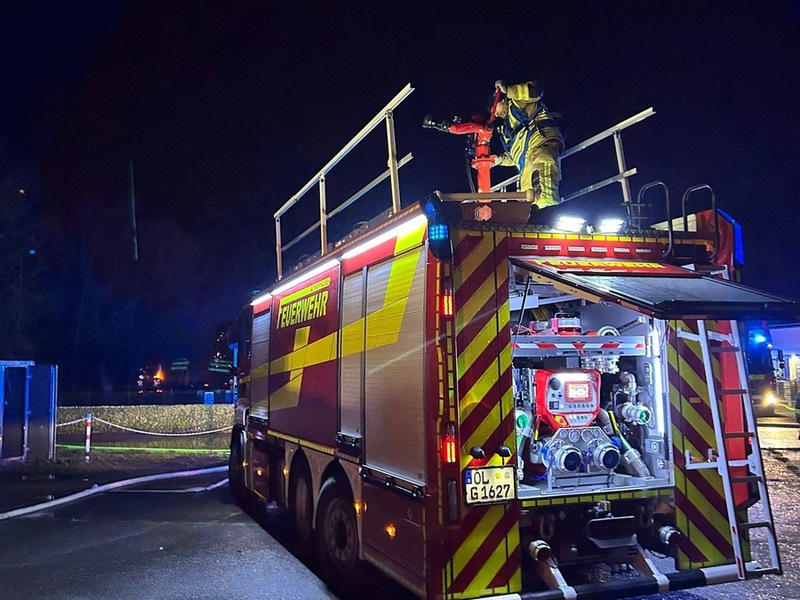 FW-OLL: Unterstützungseinsatz im Landkreis Cloppenburg - Großtanklöschfahrzeuge aus Ahlhorn und Altmoorhausen im nächtlichen Pendelverkehr eingebunden - Foto: presseportal.de