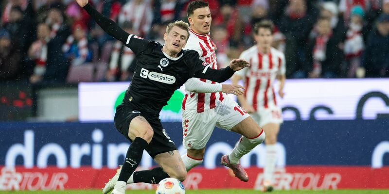 El Mala jubelt über sein Tor zum 1:0. - Foto: Rolf Vennenbernd/dpa