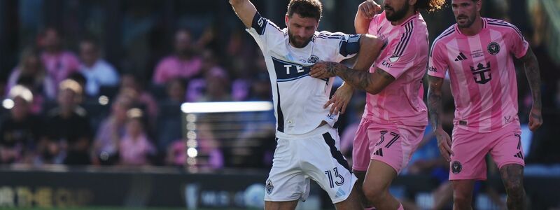 Müller (links) lieferte sich intensive Zweikämpfe - Foto: Darryl Dyck/The Canadian Press/AP/dpa