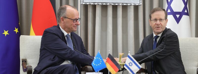 Merz betont, Deutschland werde immer an der Seite Israels stehen. - Foto: ABIR SULTAN/Pool EPA/AP/dpa