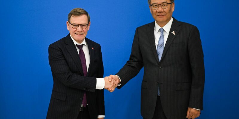 Außenminister Johann Wadephul (CDU) äußert sich zum Abschluss seines Besuchs in China auf eine Frage hin auch zu den Verhandlungen über eine Friedenslösung in der Ukraine. - Foto: Soeren Stache/dpa