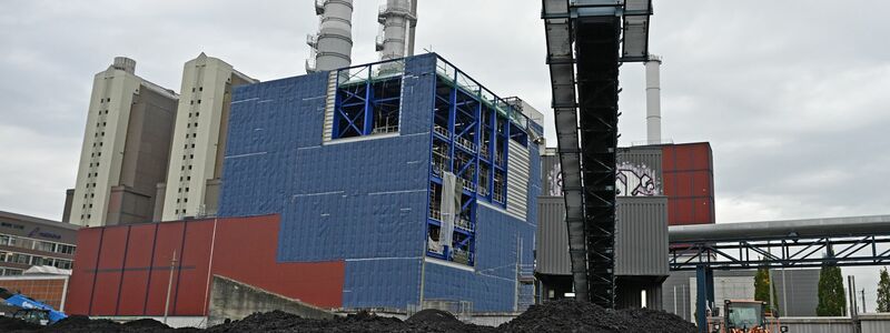 Kohle ist noch der drittwichtigste Energieträger der deutschen Stromproduktion, aber die Menge an Strom aus dem fossilen Brennstoff sinkt. (Symbolbild) - Foto: Michael Brandt/dpa