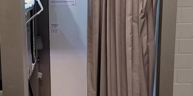 BPOL NRW: Unbekannter demoliert Fotobox im Hauptbahnhof Bielefeld - Bundespolizei leitet Ermittlungsverfahren ein - Foto: presseportal.de