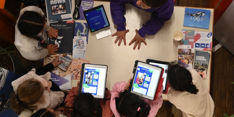 Newscamps gegen Desinformation: Bezirksregierung Arnsberg und #UseTheNews starten Pilotprojekt an drei Schulen - Foto: presseportal.de