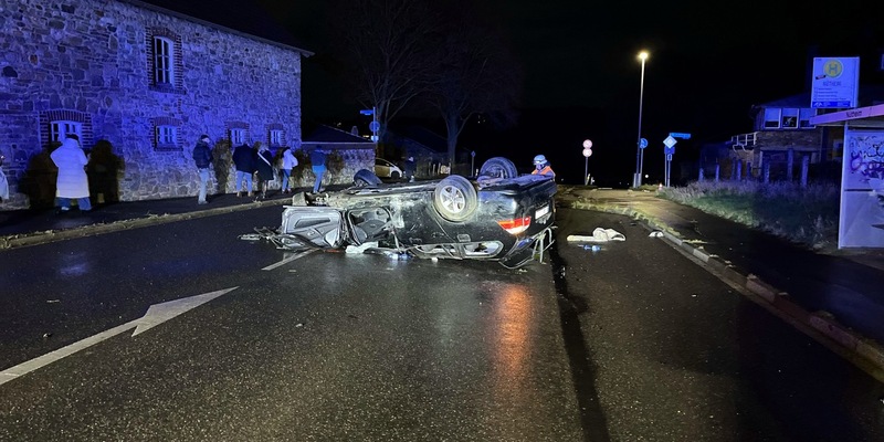 POL-AC: Zwei junge Männer bei Alleinunfall verletzt - Foto: presseportal.de