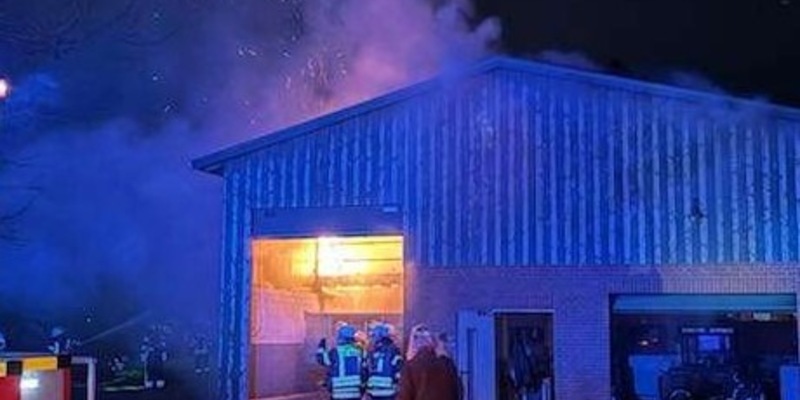 POL-ROW: Hoher Sachschaden bei Scheunenbrand in Oerel - Foto: presseportal.de