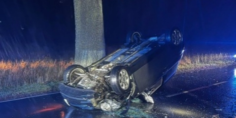 POL-HRO: PKW landet auf dem Dach - Fahrer leicht verletzt - Foto: presseportal.de