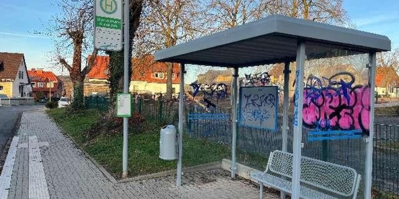 POL-GÖ: (400/2025) Erneute Graffiti-Schmierereien im Bereich der Grundschule Gieboldehausen - Polizei ermittelt und sucht Zeugen - Foto: presseportal.de