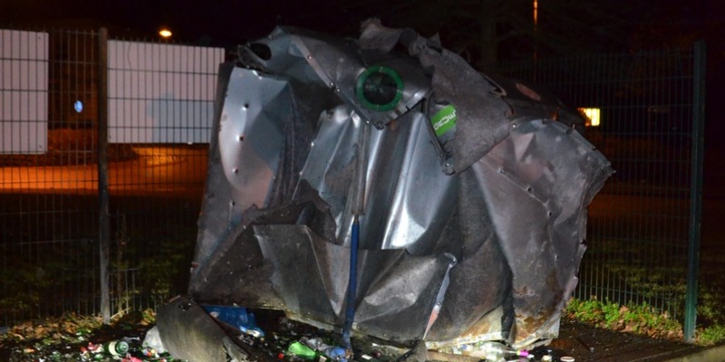POL-HRO: Altglascontainer in Parchim gesprengt - Foto: presseportal.de