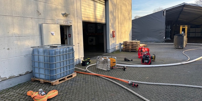 FW Gronau: Brand im Industriegebiet an der Hentschelstraße - Foto: presseportal.de