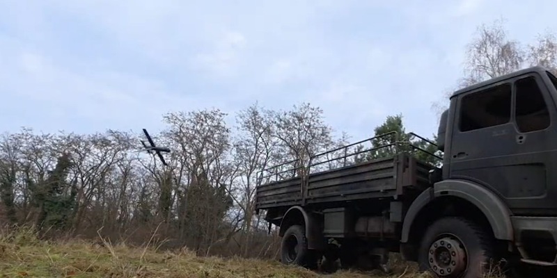 Aufklärungs- und Wirkungsverbund: / Bundeswehr testet erfolgreich Einsatz unbemannter Drohnen-Schwärme - Foto: presseportal.de
