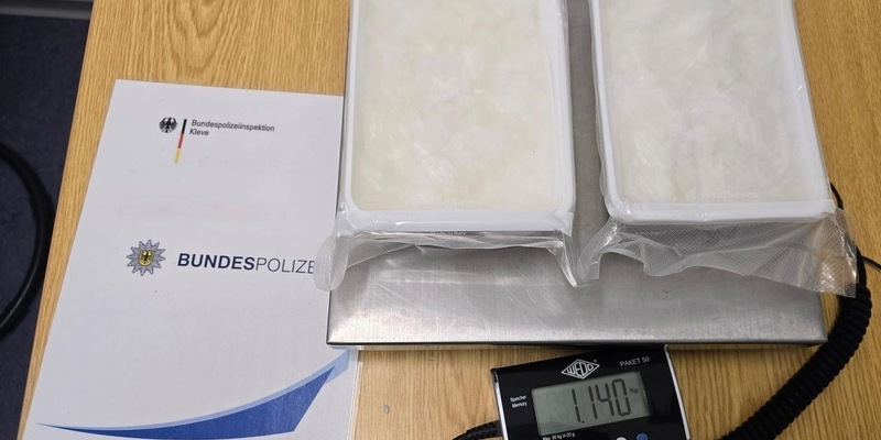 BPOL NRW: Bundespolizei stellt 1,14 Kilogramm Methamphetamin auf der Bundesstraße 9 sicher. - Foto: presseportal.de