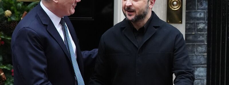 Auch Emmanuel Macron reiste für die Gespräche nach London. - Foto: Jonathan Brady/PA Wire/dpa