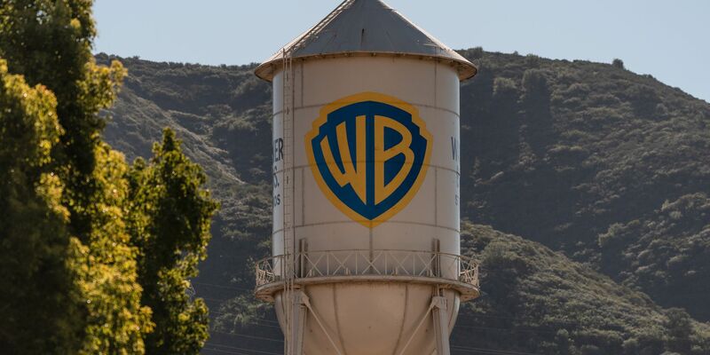 Um das Hollywood-Urgestein Warner Brothers ist eine Bieterschlacht entbrannt. (Archivbild) - Foto: Jae C. Hong/AP/dpa