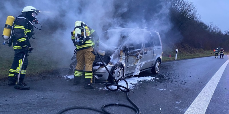 POL-PASTKL: Advent Advent ein PKW brennt... - Foto: presseportal.de