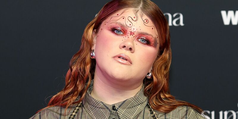 Sängerin Loi musste lernen, mit sich selbst zu sein. - Foto: Friso Gentsch/dpa