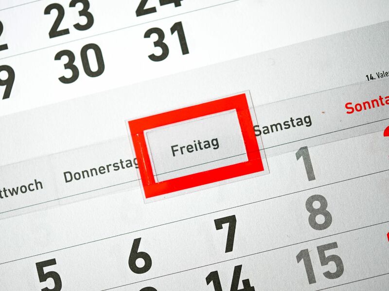 Ein zusätzlicher Arbeitstag kann die Wirtschaftsleistung um etwa 0,1 Prozentpunkte steigern. (Symbolbild) - Foto: Sina Schuldt/dpa