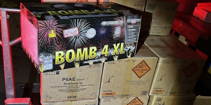 HZA-DD: Zoll Dresden stellt explosive Ladung sicher / 340 Kilogramm Pyrotechnik auf dem Weg durch Deutschland - Foto: presseportal.de