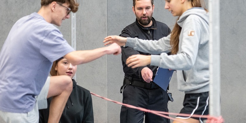 POL-RE: Recklinghausen: Polizei setzt Präventionsreihe Sport verbindet am Marie-Curie-Gymnasium fort - Foto: presseportal.de