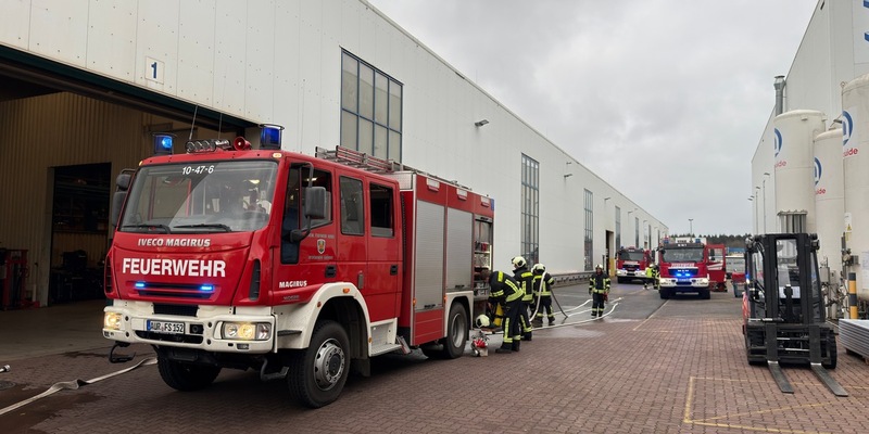 FW-AUR: Feuer in einer Maschine - Foto: presseportal.de