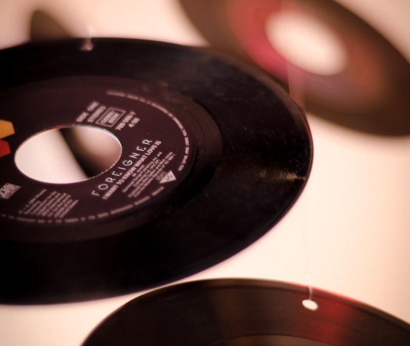 Vespa, Primavera, Reality-Check, Ikone, Lifestyle, Stadtflitzer, Stau, Bus, Auto, Monatsgehalt - Foto: THN