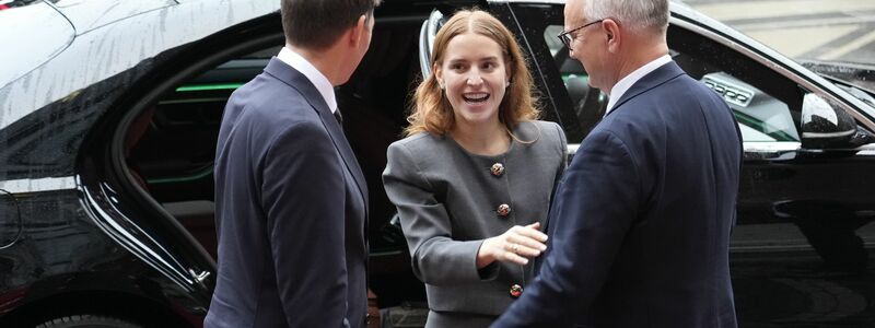 Ana Corina Sosa, die Tochter der Friedensnobelpreisträgerin María Corina Machado, bei ihrer Ankunft vor dem Osloer Rathaus. - Foto: Gorm Kallestad/NTB Scanpix/AP/dpa