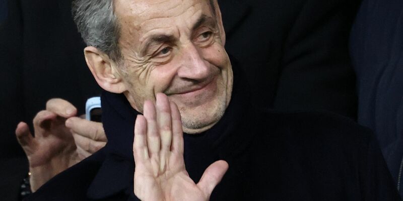 Besuche von Ehefrau Carla und Fußballspiele im Fernsehen lockerten Sarkozys Zeit hinter Gittern auf. (Archivbild) - Foto: Franck Fife/AFP/dpa