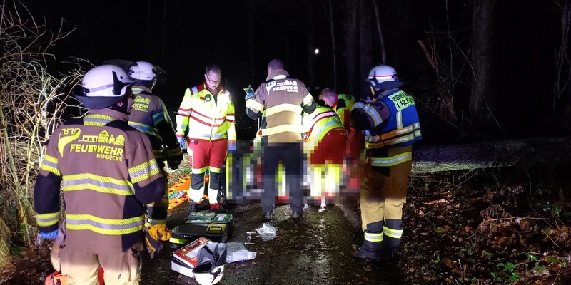 FW-EN: Mehrere Einsätze für die Feuerwehr Herdecke - Baum fällt im dunklen um und Fahrradfahrerin kollidiert mit Baum - Foto: presseportal.de