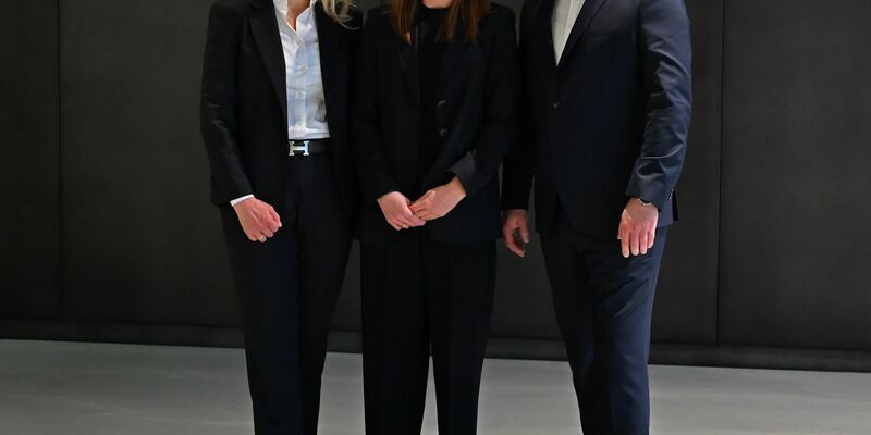 Das Führungstrio des neu gegründeten Ligaverbandes für die Fußball-Bundesliga der Frauen. - Foto: Michael Brandt/dpa