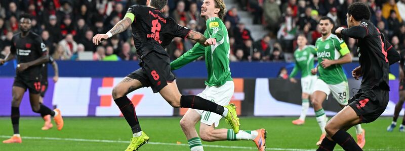 Nationalstürmer Nick Woltemade (r) spielte erstmals seit seinem Wechsel nach Newcastle wieder gegen einen Bundesliga-Club. - Foto: Federico Gambarini/dpa