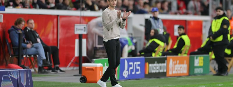 Stand anstelle von Kasper Hjulmand an der Seitenlinie: Leverkusens Co-Trainer Rogier Meijer. - Foto: Rolf Vennenbernd/dpa