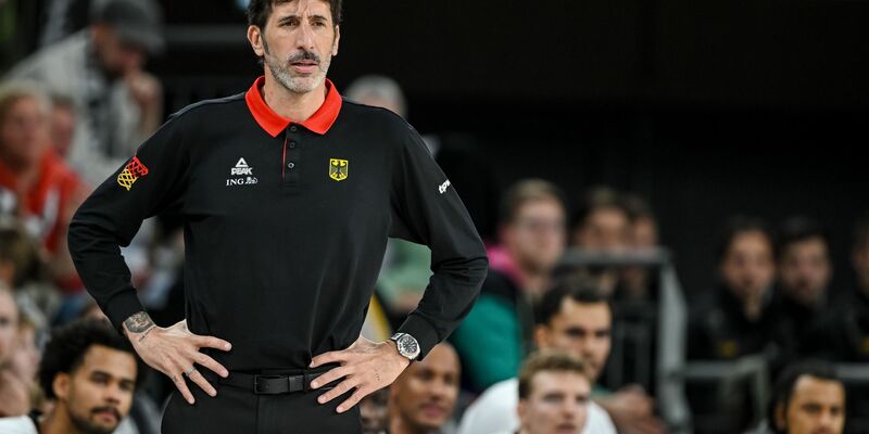 Basketball-Bundestrainer Alex Mumbrú spricht über seine schwere Zeit bei der EM. (Archivfoto) - Foto: Harry Langer/dpa