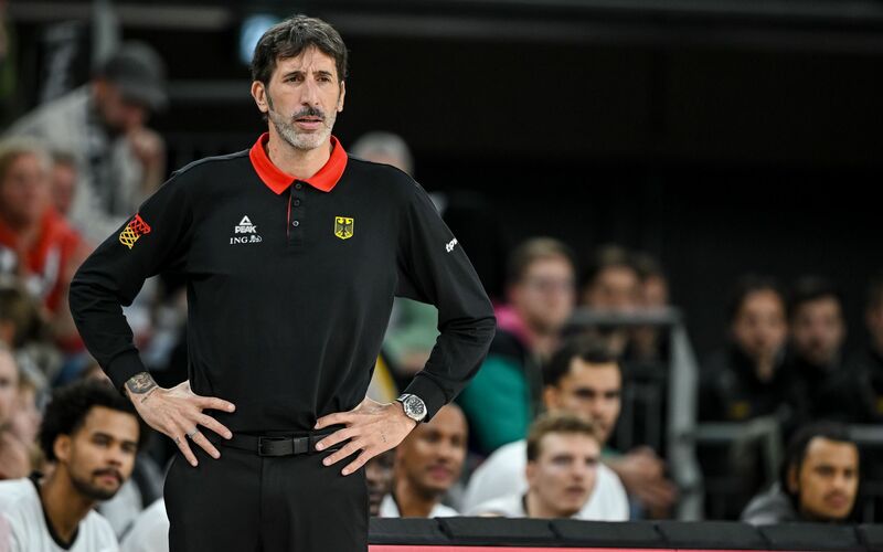 Basketball-Bundestrainer Alex Mumbrú spricht über seine schwere Zeit bei der EM. (Archivfoto) - Foto: Harry Langer/dpa