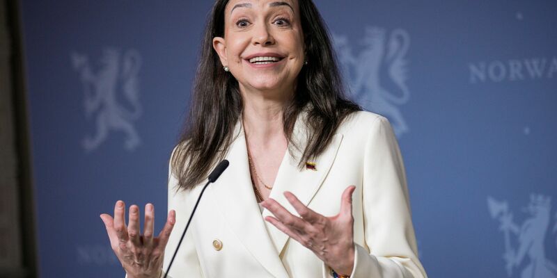 Die Friedensnobelpreisträgerin María Corina Machado ist mit Verspätung in Oslo eingetroffen. - Foto: Stian Lysberg Solum/NTB/dpa