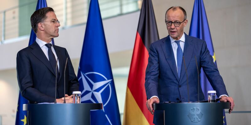 Im Zentrum der Gespräche von Kanzler Friedrich Merz (CDU) mit Nato-Generalsekretär Mark Rutte standen die Verhandlungen über eine Friedenslösung für die Ukraine. - Foto: Michael Kappeler/dpa