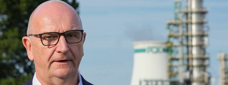 Brandenburgs Ministerpräsident Dietmar Woidke (SPD) äußert sich zum Leck an der Öl-Pipeline. (Archivbild) - Foto: Soeren Stache/dpa