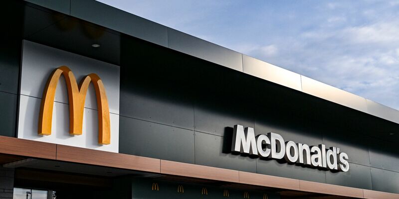 Im Internet hagelte es negative Reaktionen über den «KI-Mist». (Symbolbild) - Foto: Jens Kalaene/dpa