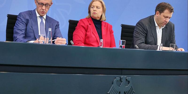 Friedrich Merz, Bärbel Bas, Lars Klingbeil am 11.12.2025 - Foto: über dts Nachrichtenagentur