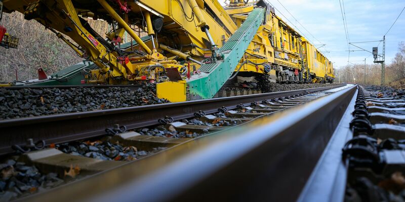 23 Milliarden Euro für die Modernisierung des Schienennetzes: «Mehr als die Hälfte des Geldes fließt in das Bestandsnetz.» (Archivbild) - Foto: Hendrik Schmidt/dpa