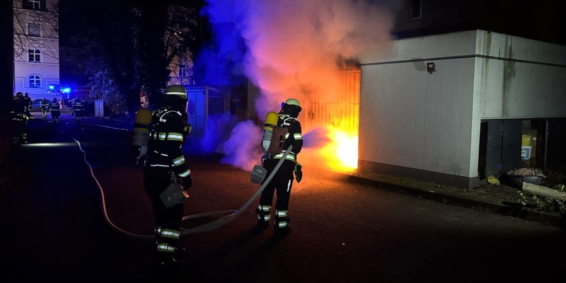 FW-M: Feuer in Lagerraum einer Malerei (Sendling-Westpark) - Foto: presseportal.de