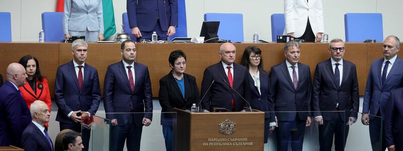Unter dem Druck von Straßenprotesten ist die Regierung von Bulgariens Ministerpräsident Rossen Scheljaskow zurückgetreten. - Foto: Valentina Petrova/AP/dpa