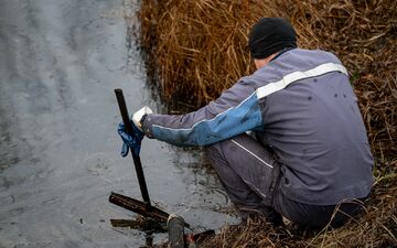 Die Pipeline von Rostock nach Schwedt ist nach dem Austritt von Öl aus einem Leck wieder in Betrieb. (Archivbild) - Foto: Fabian Sommer/dpa