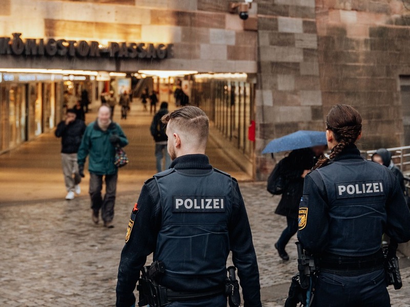 POL-MFR: (1164) Die Sicherheit am Nürnberger Hauptbahnhof bleibt weiter im Fokus - Neue Verbotszonen ergänzen polizeiliche Strategie - Foto: presseportal.de